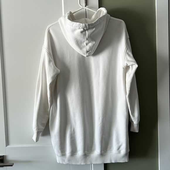 Moschino H&M Disney Collaboration Hoodie 2018 Release - Picture 13 of 17